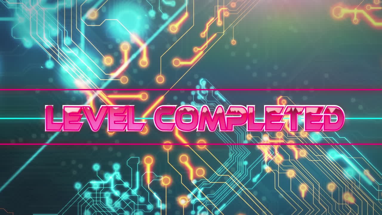 네온 라인과 컴퓨터 회로판 위에 레벨 완료 텍스트의 애니메이션