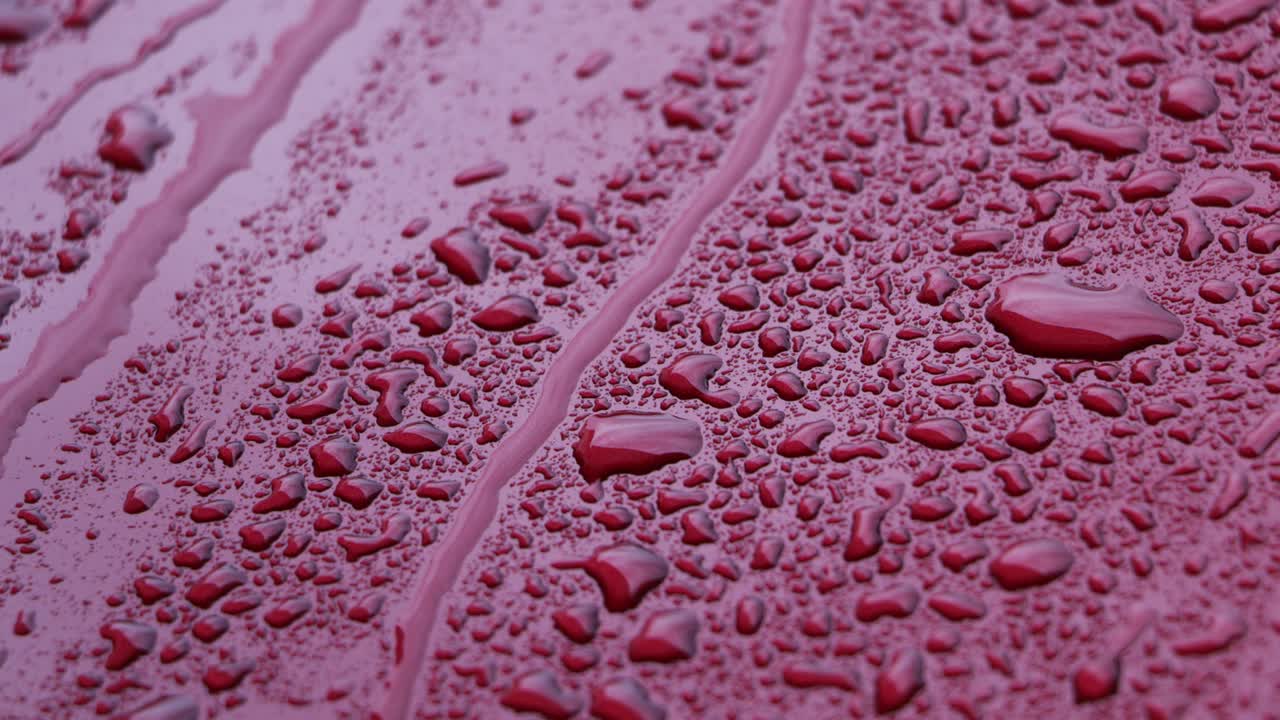 은 차 표면에 방울이 떨어집니다.