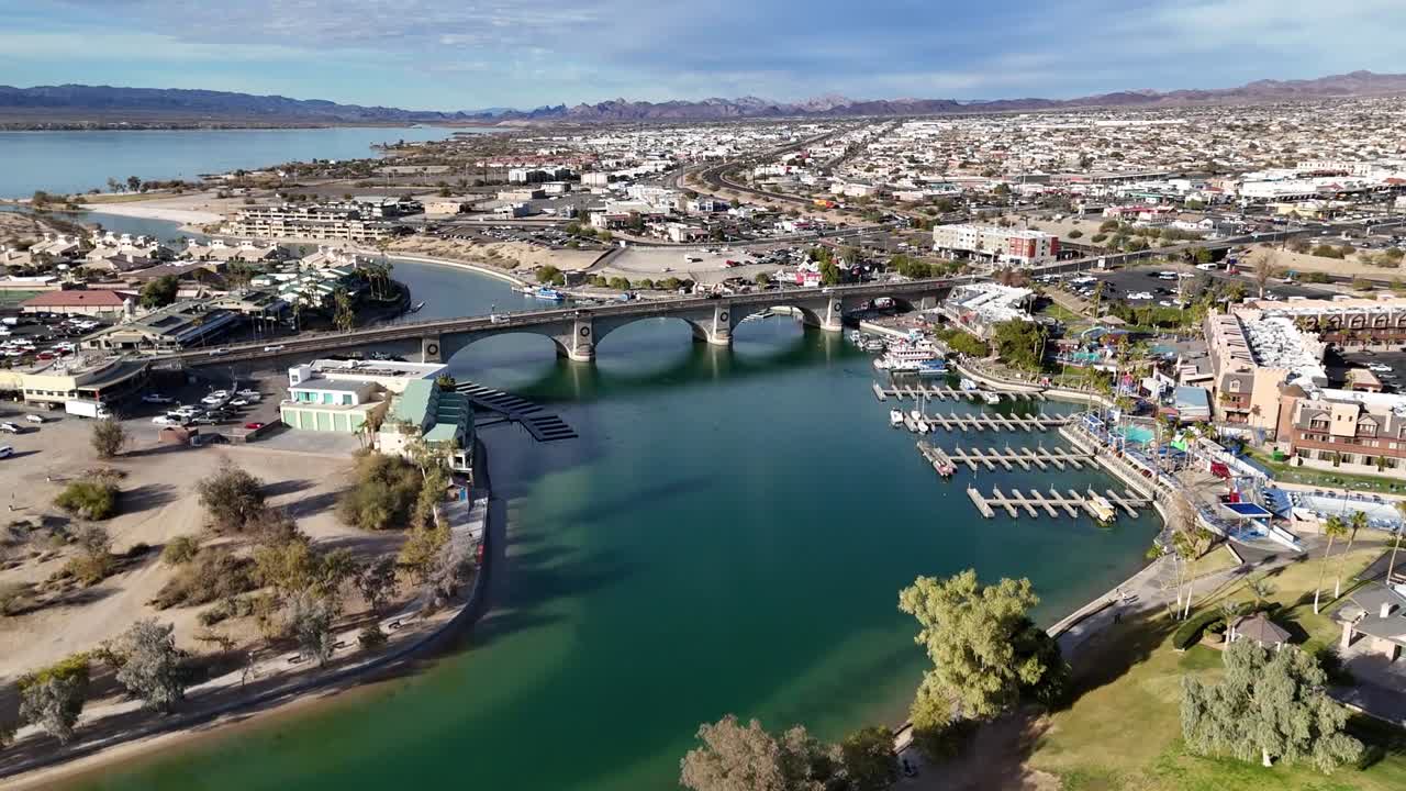 Drone Slowly ascending toward London Bridge in Lake Havasu City, Arizona