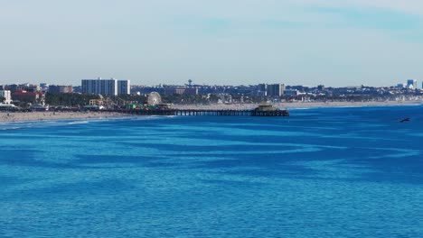 Drohnenaufnahme-Des-Santa-Monica-Pier-In-Kalifornien-Außerhalb-Von-Los-Angeles