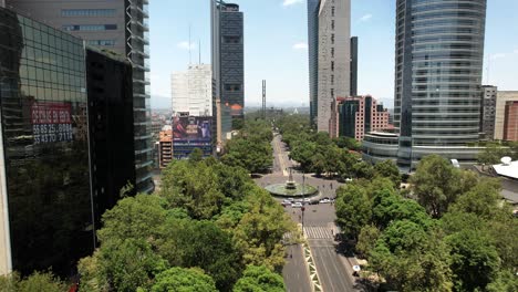 Luftaufnahme-Des-Paseo-De-La-Reforma-In-Mexiko-Stadt-Während-Einer-Sonntagsradtour