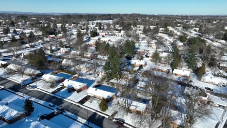 Aerial-flyover-of-a-suburban-neighborhood-in-the-United-States