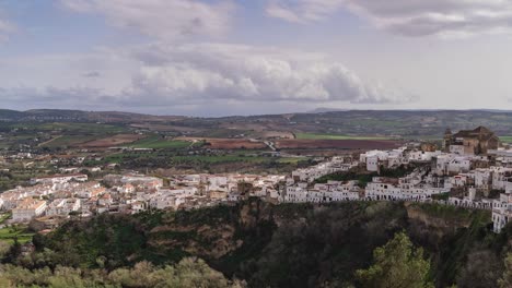 Schwenken-Sie-Im-Zeitraffer-über-Die-Spanische-Landschaft-Und-Typische-Weiß-Getünchte-Häuser