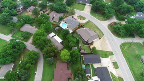 Video-Aereo-Sobrevolando-Un-Barrio-En-Highland-Village-Texas