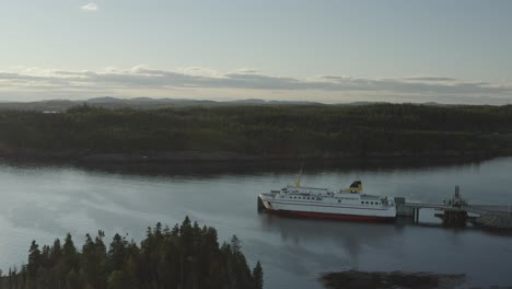 Push-in-to-show-docked-ferry