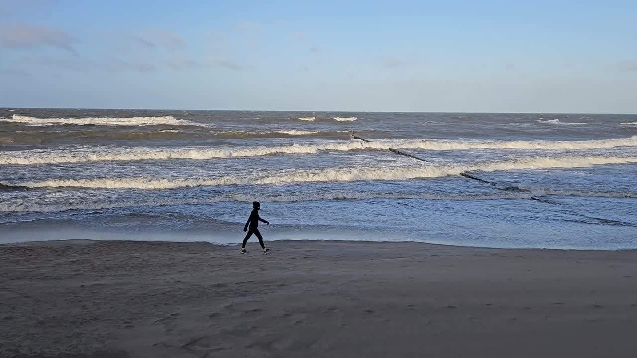 발트해, 폴란드에서 폭풍우가 불었습니다.