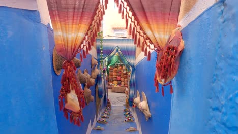 Secluded-ornate-alleyways-within-the-magical-city-of-Chefchaouen,-The-Blue-Pearl,-Morocco