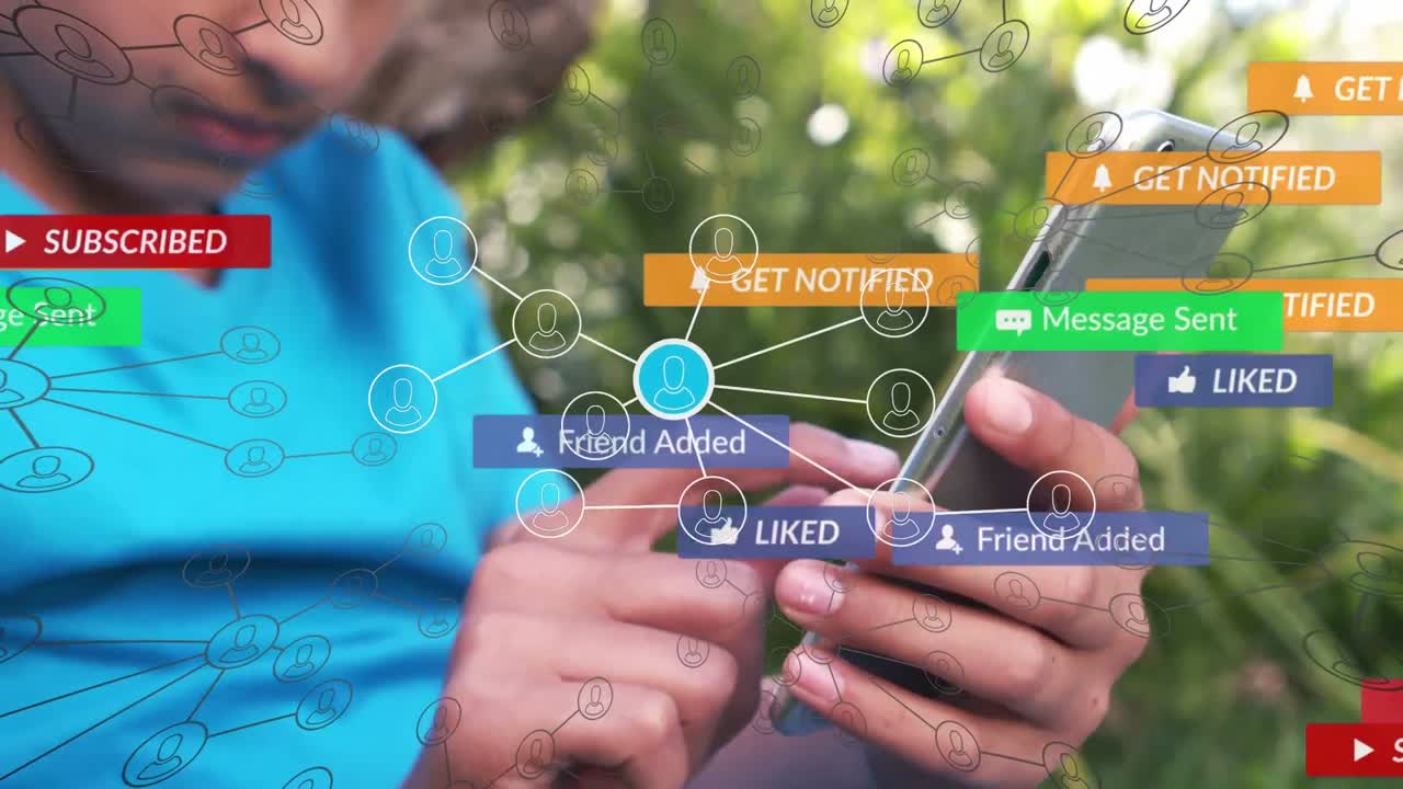 animación de una red de conexiones e iconos con textos sobre una mujer biracial que usa un teléfono inteligente