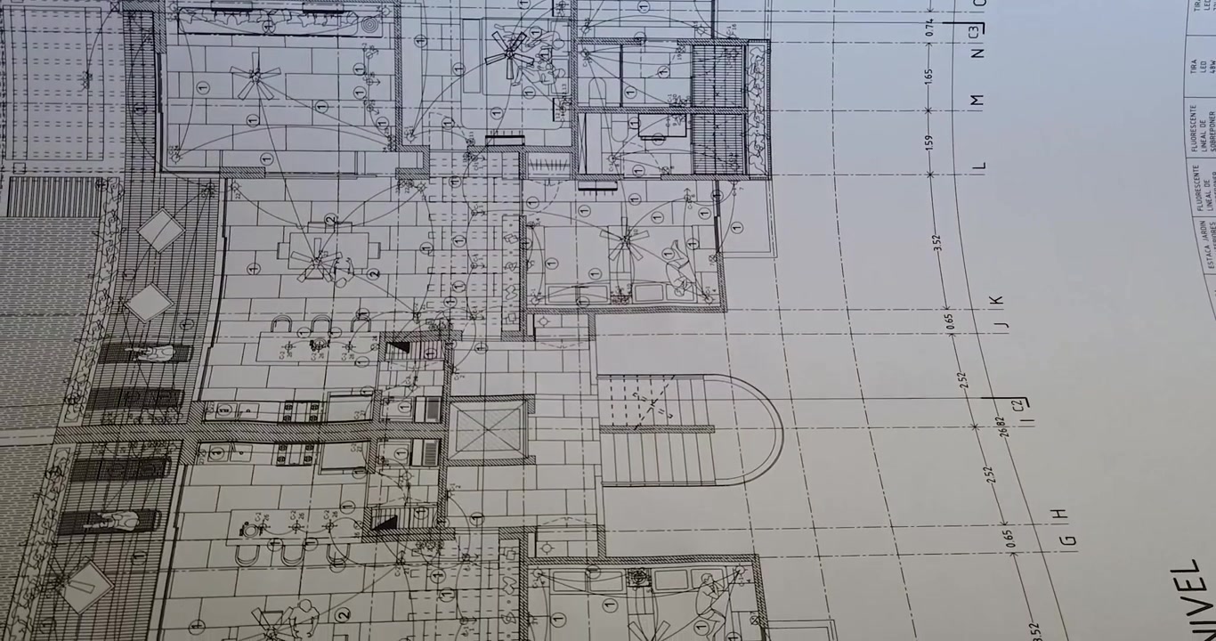 Plano estático do detalhe de um projeto arquitetônico impresso em um ateliê de arquitetura na Cidade do México