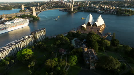 Antena-De-Harbourfront-Sydney-Opera-House-En-Sydney,-Capital-De-Nueva-Gales-Del-Sur,-Australia