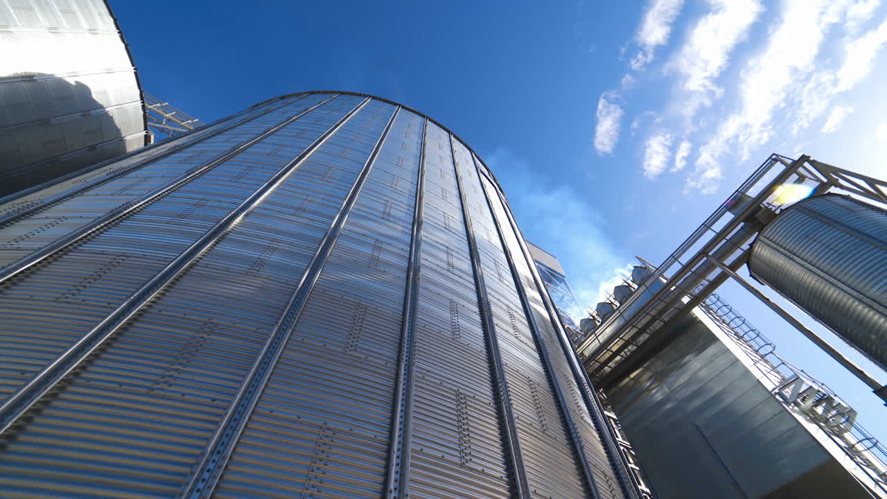Moderni silos per cereali commerciali.
