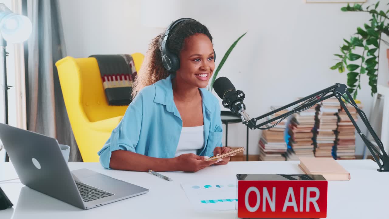 Young positive african american woman accountant recording audio podcast