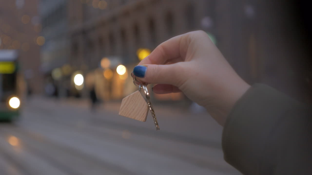 las llaves de sus propios apartamentos