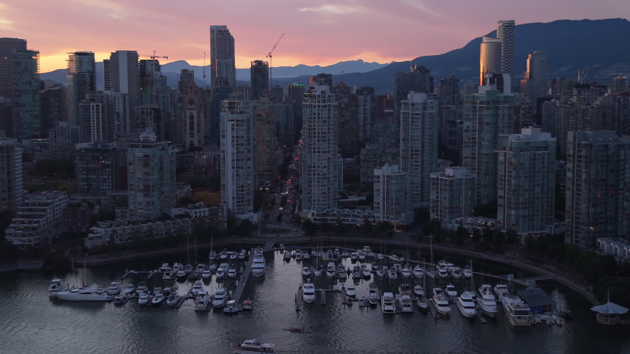 Vista aerea di Yaletown nel centro di Vancouver al tramonto, Canada