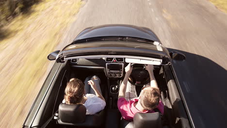 Pareja-Conduciendo-Un-Coche-Descapotable-Cabriolet-Ciudad-Del-Cabo-Sudáfrica-Steadicam-Shot