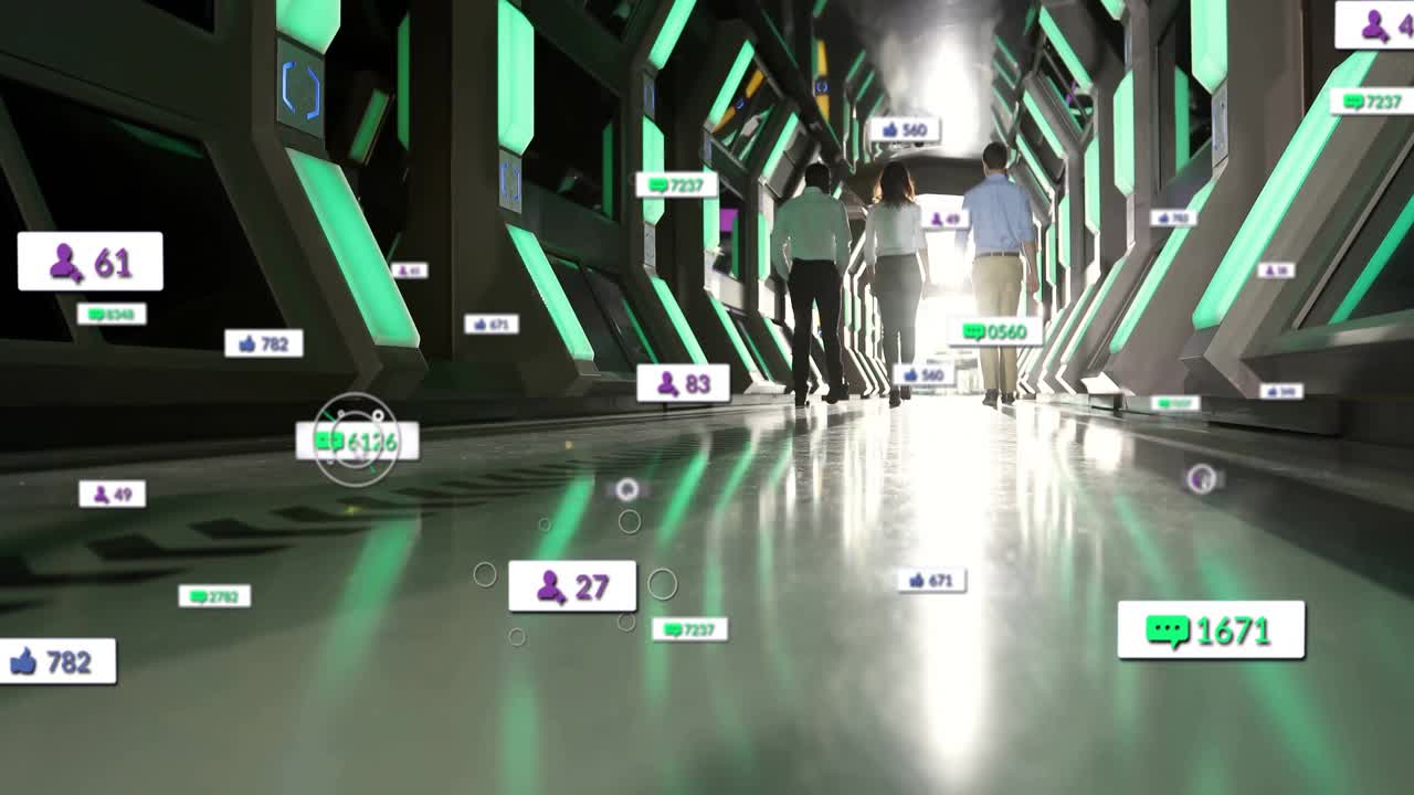 Colegas caminhando por corredor tecnológico futurista, mostrando sobreposições flutuantes de métricas de redes sociais