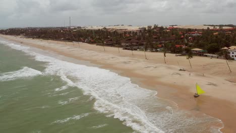 Antena:-Cumbuco-Durante-El-Día-Con-Gente-Haciendo-Kitesurf