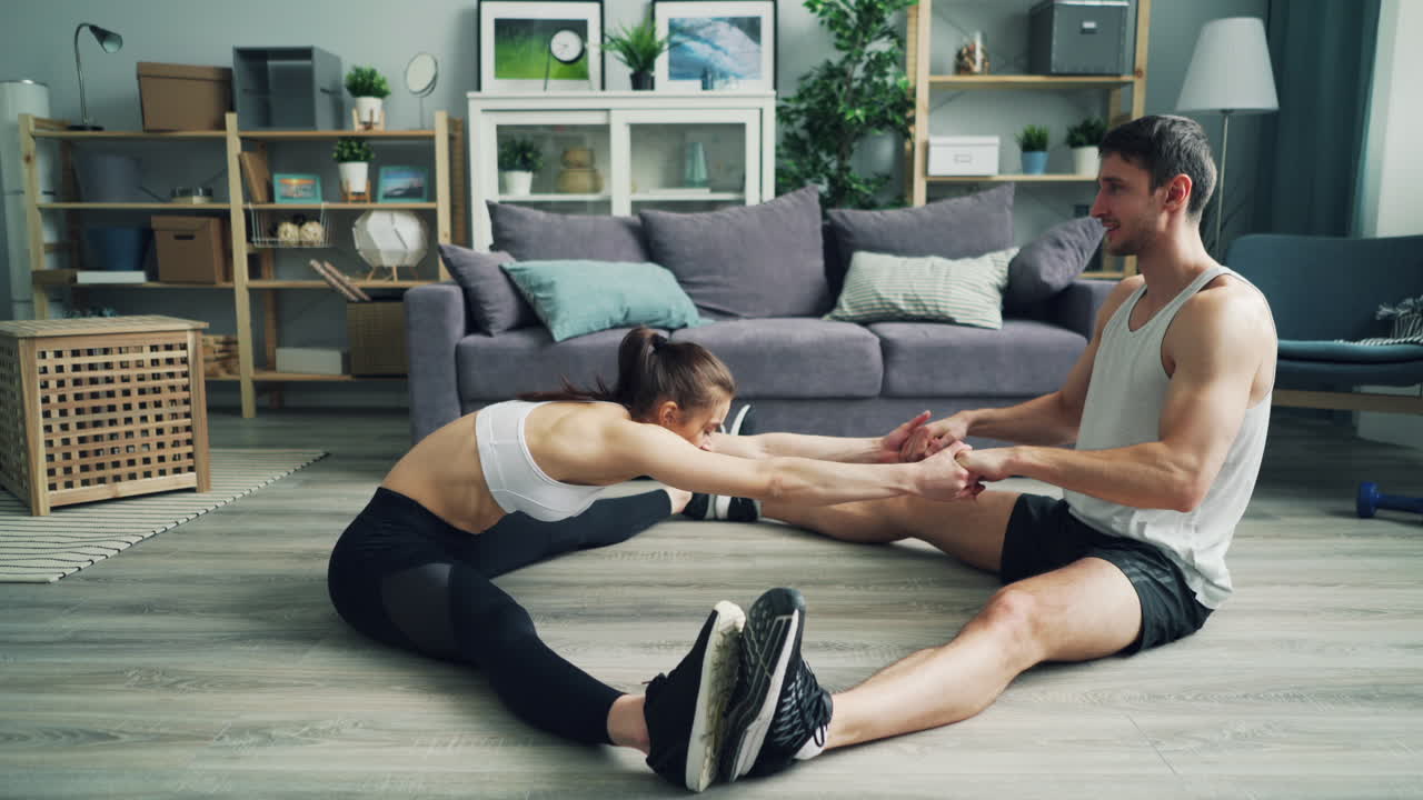 부부 가 집 에서 함께 운동 하는 것