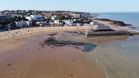 Broadstairs-Kent-Ciudad-Costera-Y-Playa-Retroceden-Revelan-Vista-Aérea-De-Drones