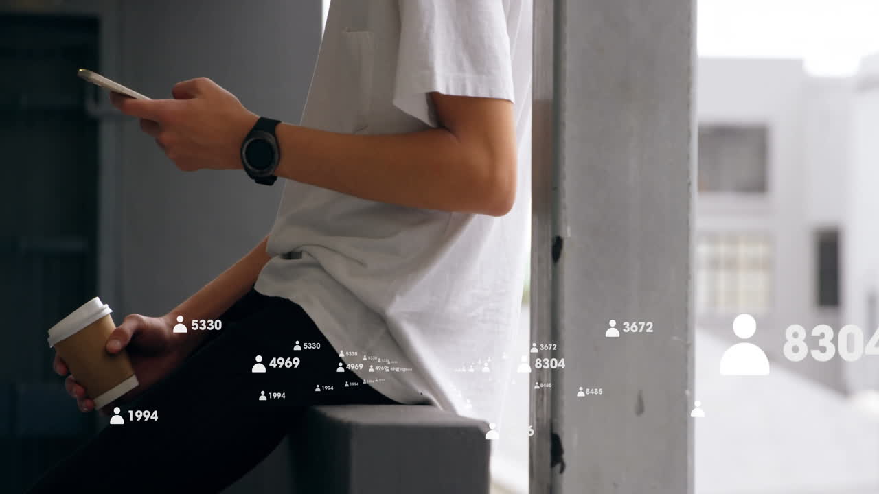 배경 4k에서 스마트폰을 사용하는 여성이 있는 이모지 아이콘