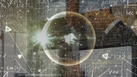 animación de cálculos matemáticos, alcance circular y estallidos de estrellas moviéndose sobre hombres de negocios en discusión