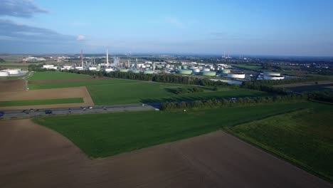 Luftaufnahme-Der-Gunvor-Raffinerie-östlich-Von-Ingolstadt-Mit-Autobahn-A9,-Bayern,-Deutschland