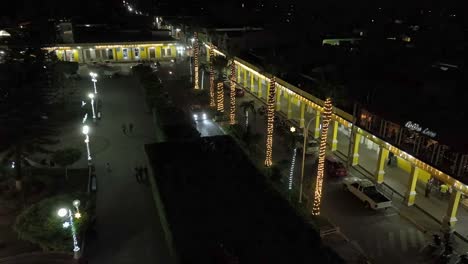 Zaragoza-Straße-In-Tuxpan,-Bereit-Für-Weihnachten