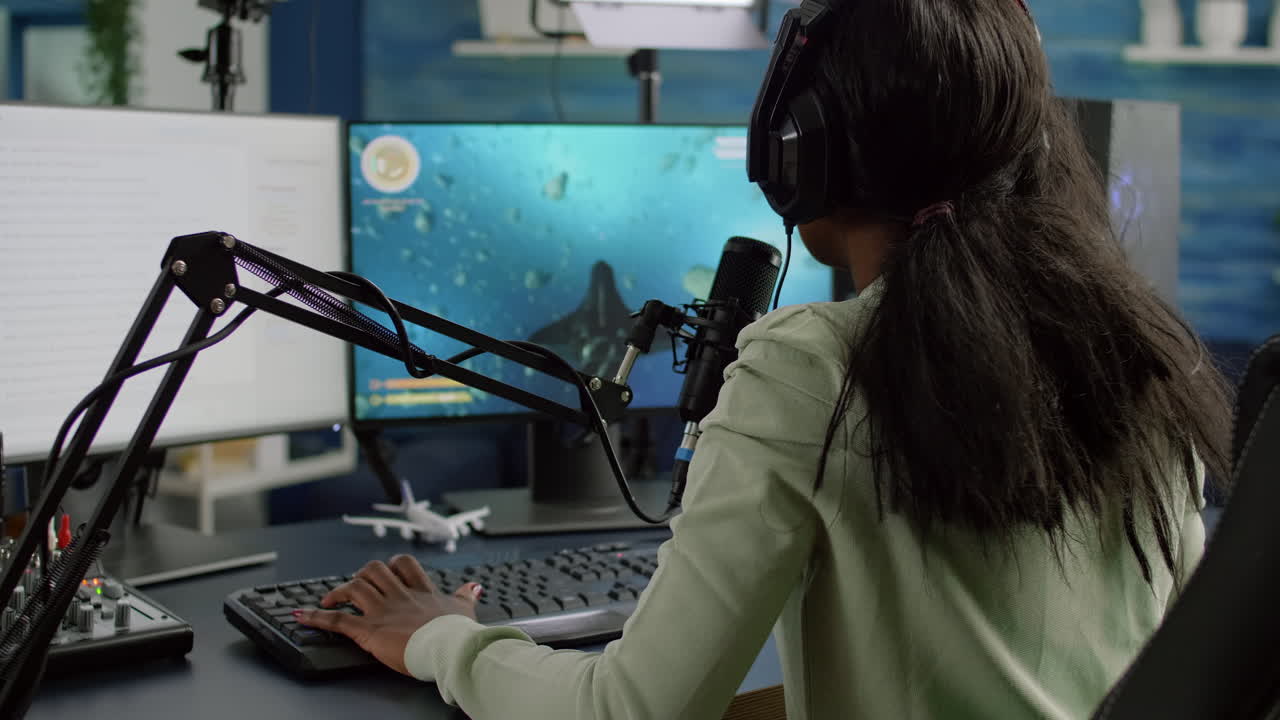 Pro cyber streamer losing videogame tournament