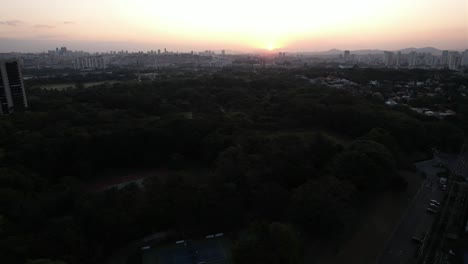 Frontera-Entre-Lo-Urbano-Y-La-Naturaleza-En-São-Paulo---Brasil