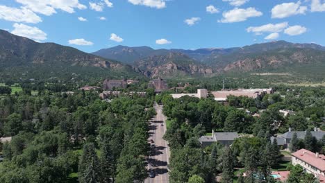 día de verano en colorado springs, estados unidos