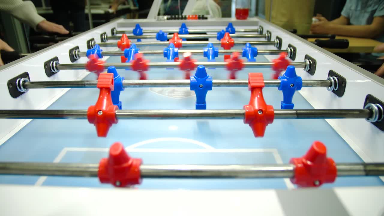 mesa de futbolín en acción