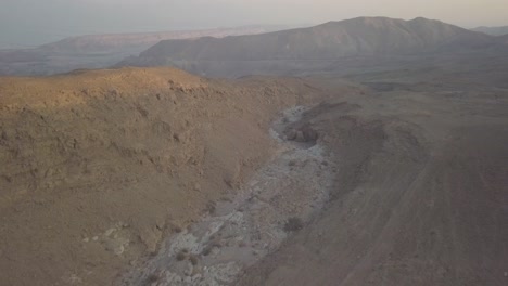 Un-Desfiladero-En-El-Monte-De-Sodoma-A-Lo-Largo-De-La-Parte-Suroeste-Del-Mar-Muerto-En-Israel,-Parte-Del-Desierto-De-Judaia-Alrededor-De-Marzo-De-2019