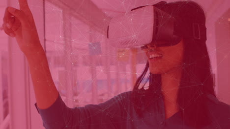 animación de la red de conexiones a través de una mujer de negocios caucásica usando auriculares vr