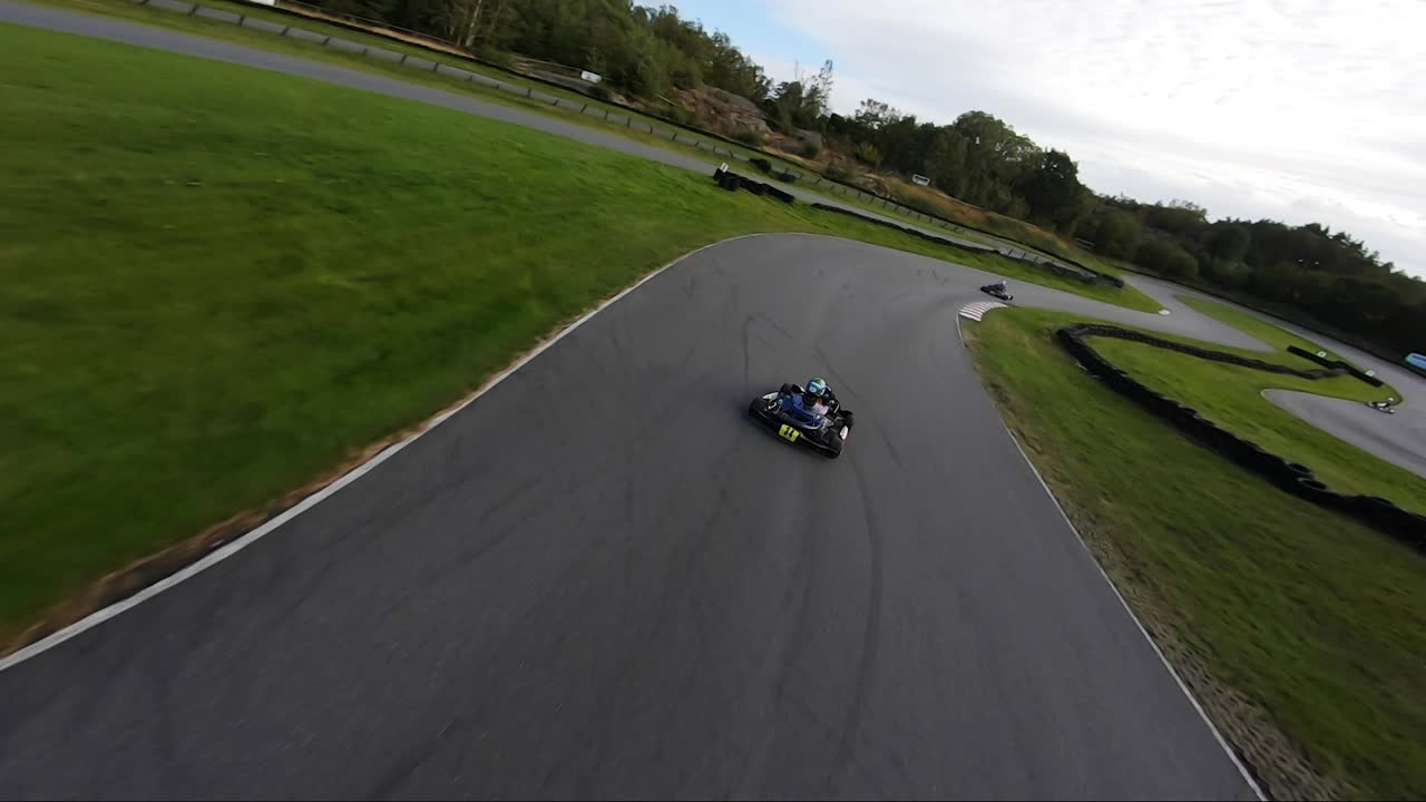Gokartløp filmet med FPV-drone