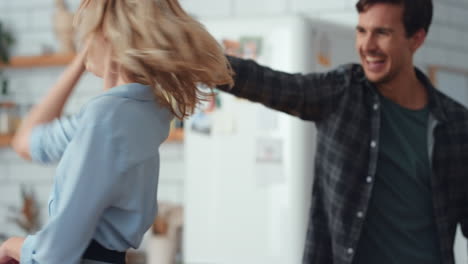 baile, energía y amor de una pareja feliz teniendo