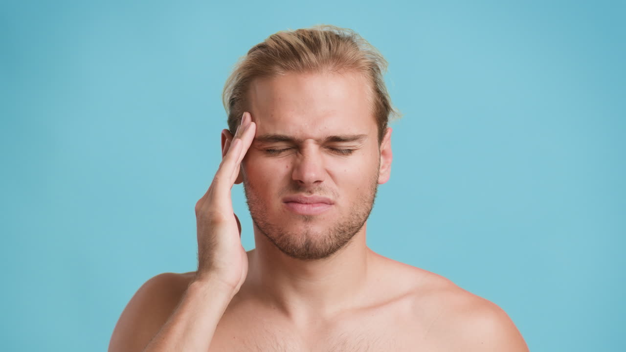 hombre con dolor de cabeza