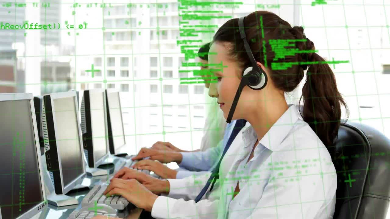 animación del procesamiento de datos financieros sobre personas que llevan auriculares de teléfono