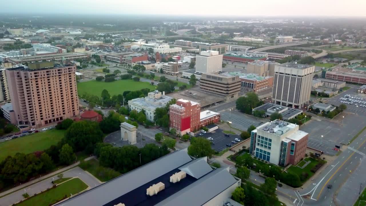 Newport News, Virginia: Panoramica aerea in 4K.