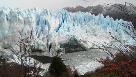 El-Frente-De-Un-Glaciar-Masivo-1