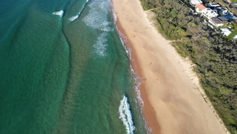 Turquoise-Seascape-Of-Kawana-Beach-In-Queensland,-Australia---aerial-drone-shot