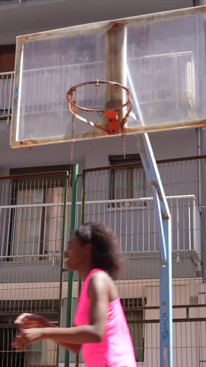 juego de baloncesto en la ciudad