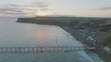 saltburn by the sea temprano en la mañana invierno marzo 2022 - drone aéreo dji mavic 3 cine prores clip 3