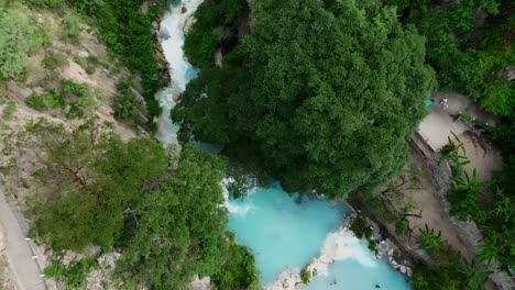 Drone-Aéreo-De-Gran-Altitud-De-Aguas-Termales-De-Tolantongo-Y-Agua-Turquesa-En-El-Cañón-Del-Mezquital-De-México