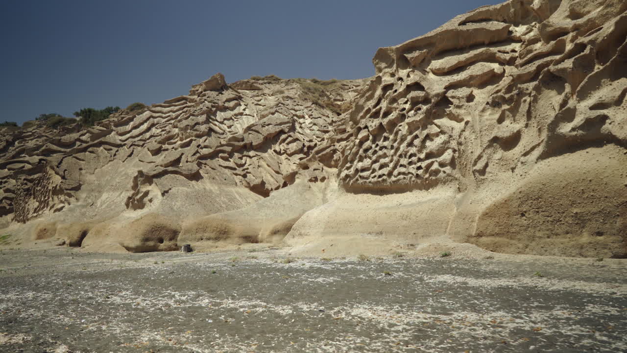 Klippeformationer på Vlychada strand Santorini Grækenland