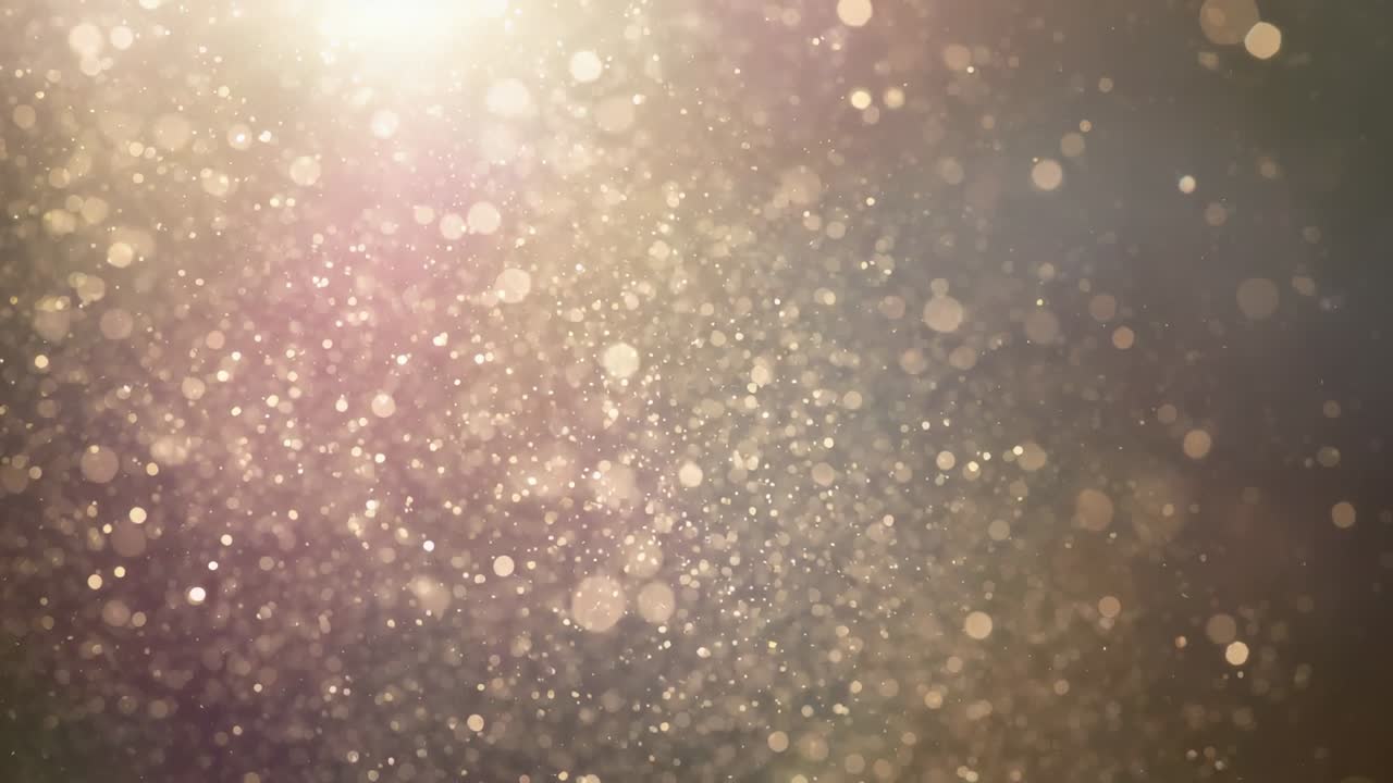 Nube de polvo brillante a la deriva a través de un marco cálido a contraluz, un destello superior izquierdo ilumina el bokeh