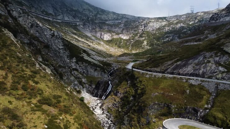 Riprese con drone del Passo della Tremola in Svizzera-1.