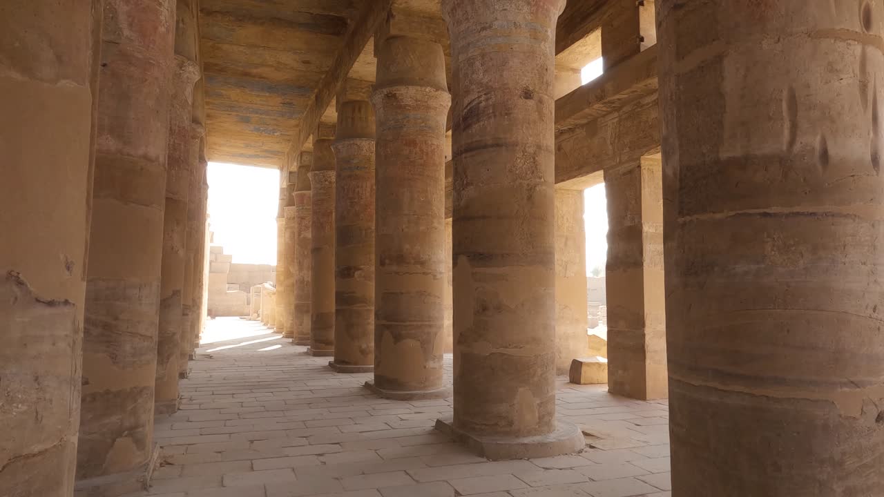 pilares tallados, interior del templo de karnak, luxor, egipto