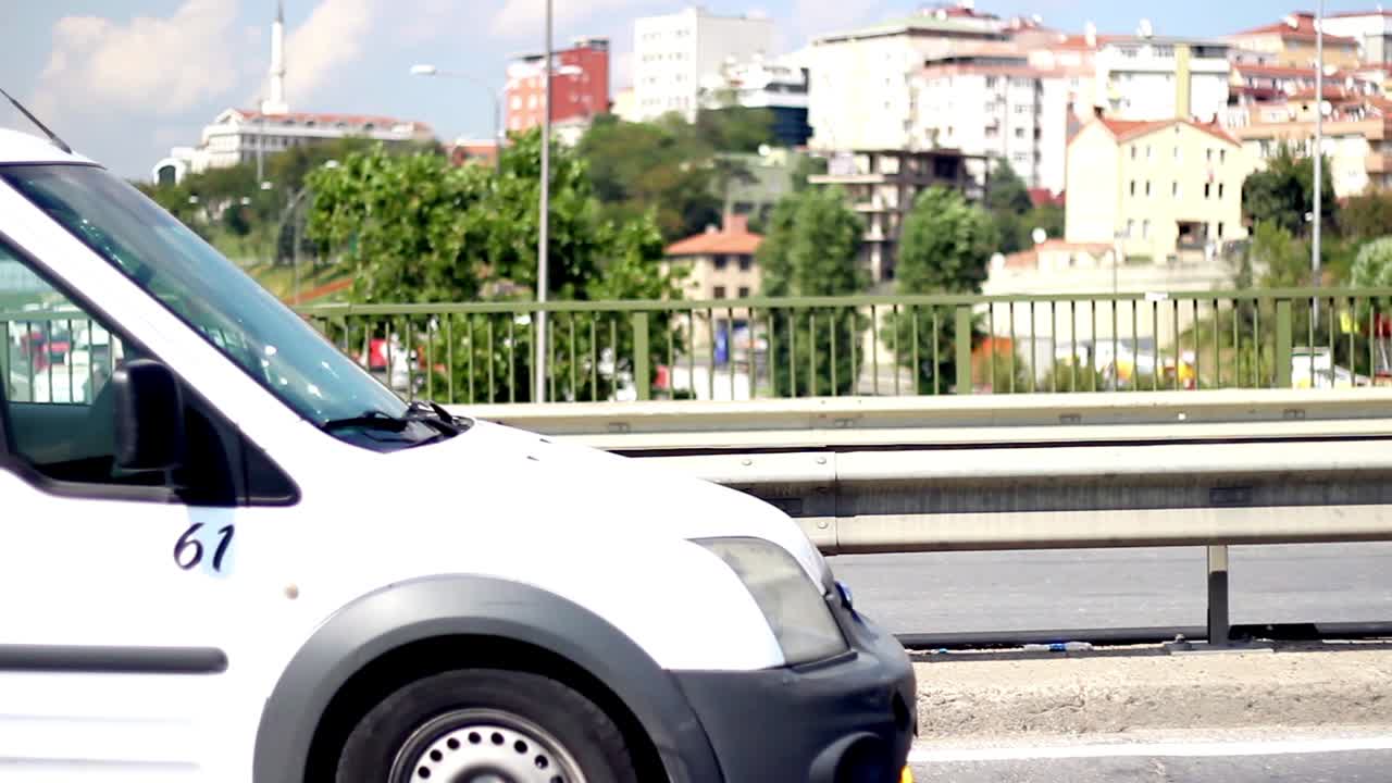 timelapse городской трафик с зданием 7