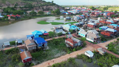 casas de pilotes de tonle sap y vida en el pueblo de siem reap cambodia
