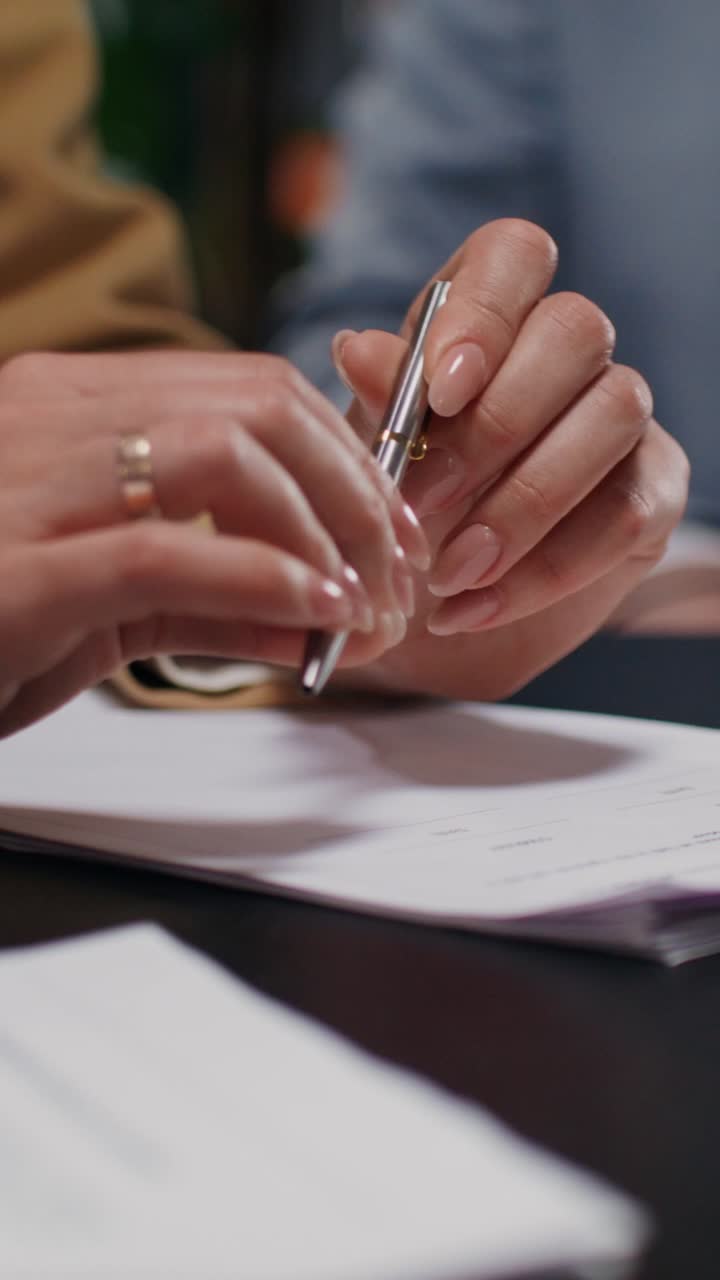 la firma de los documentos